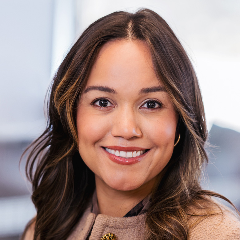 Headshot of Ivy Holz